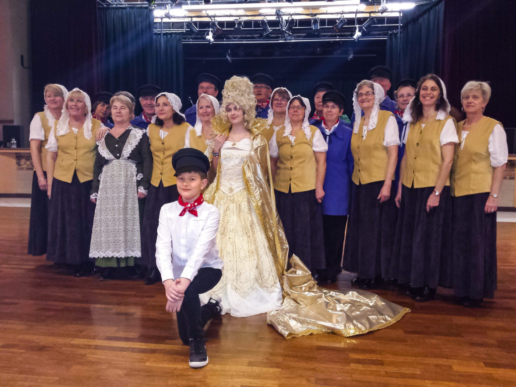 Tradidanses lors du bal folk organisé pour la fête des lumières 2017